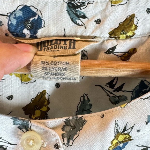 Duluth Trading Co. Wrinklefighter Tunic Floral Novelty Print Pockets Button Up L - Picture 4 of 6
